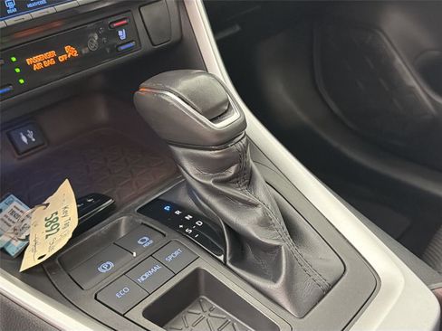 Used 2019 Toyota RAV4 Limited w/ Cold Weather Package FWD image 17