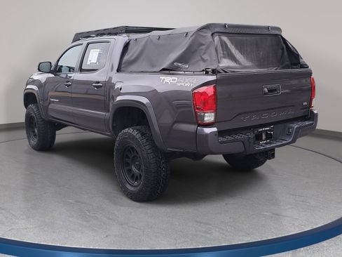 Used 2017 Toyota Tacoma TRD Sport w/ Premium & Technology Package AWD/4WD image 7