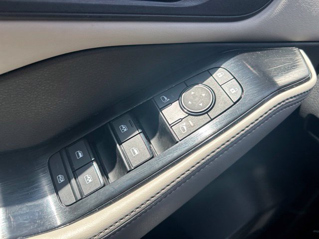 Used 2025 Nissan Rogue SV AWD/4WD image 16