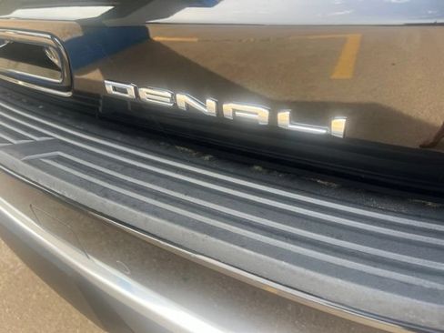 Used 2022 GMC Yukon Denali RWD image 11