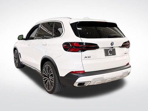 Used 2024 BMW X5 xDrive40i w/ Parking Assistance Package AWD/4WD image 3