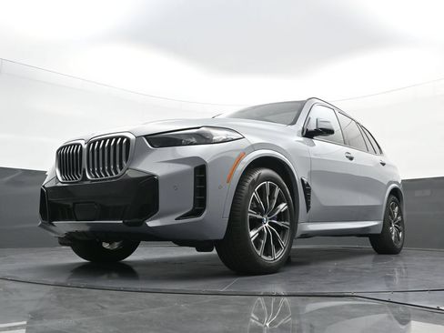 Used 2024 BMW X5 xDrive40i w/ M Sport Package AWD/4WD image 23