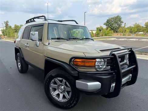 Used 2014 Toyota FJ Cruiser 4WD w/ Convenience Package image 12