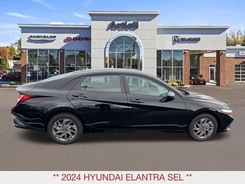 Used 2024 Hyundai Elantra SEL FWD image 7
