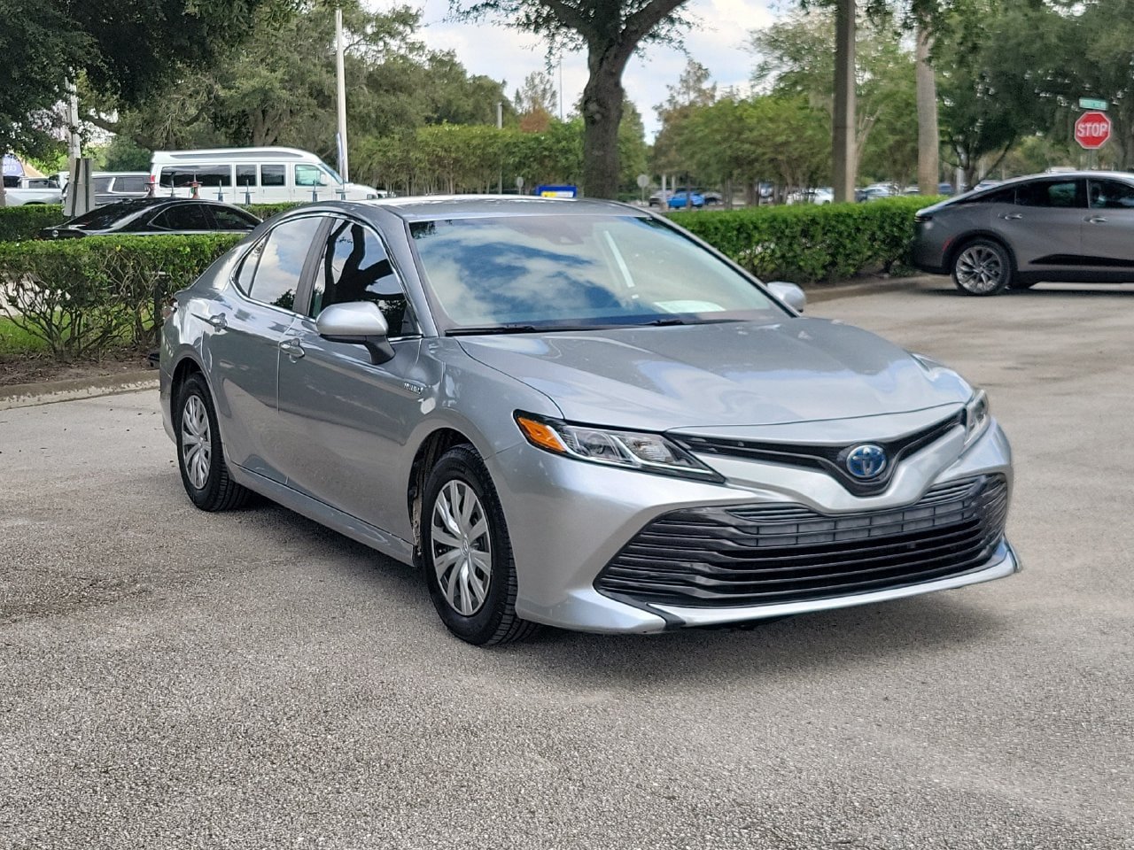 Used 2019 Toyota Camry LE FWD image 2