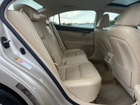 Used 2014 Lexus ES 350 w/ Premium Package FWD image 14