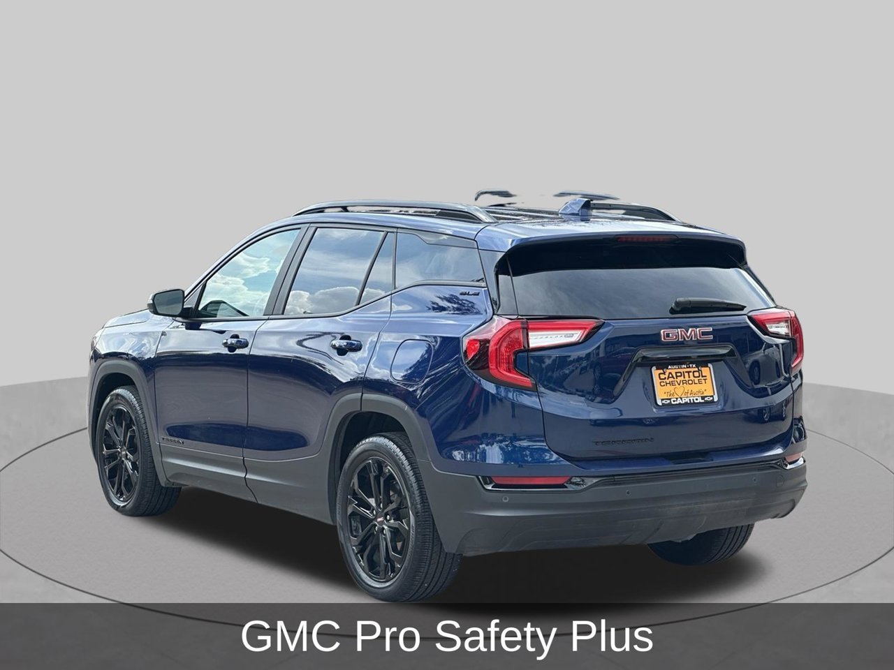 Used 2022 GMC Terrain SLE w/ Driver Convenience Package FWD image 3