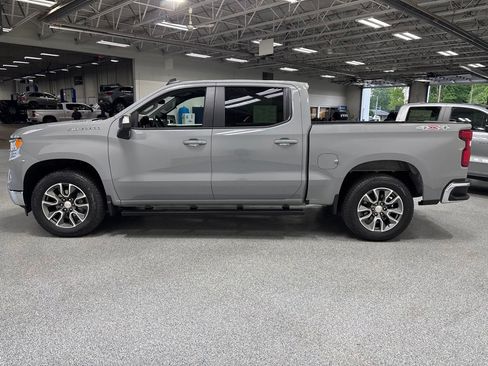 Used 2024 Chevrolet Silverado 1500 LT AWD/4WD image 4