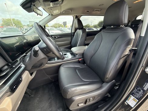 Used 2026 Kia Carnival FWD image 13