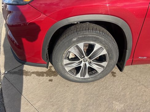 Used 2022 Toyota Highlander XLE image 9