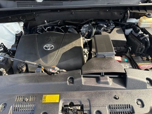 Used 2018 Toyota Highlander Limited FWD image 11