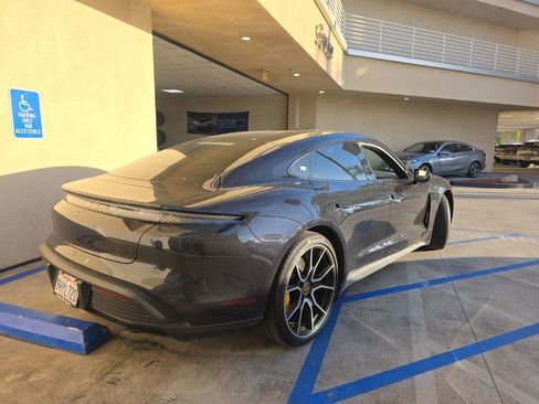 Used 2023 Porsche Taycan image 3