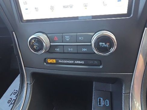 Certified 2024 Ford Edge Titanium image 5