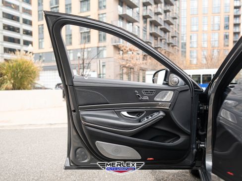 Used 2018 Mercedes-Benz S 560 4MATIC Sedan w/ Premium Package image 48