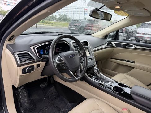 Used 2014 Ford Fusion SE w/ Equipment Group 202A FWD image 12