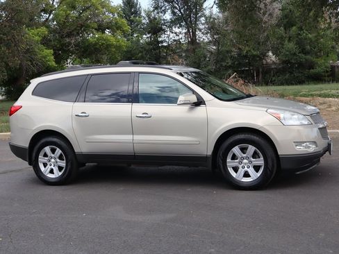 Used 2012 Chevrolet Traverse LT AWD/4WD image 2