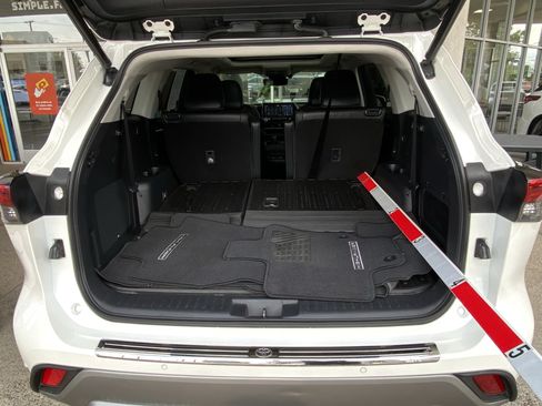 Used 2021 Toyota Highlander Platinum AWD/4WD image 18