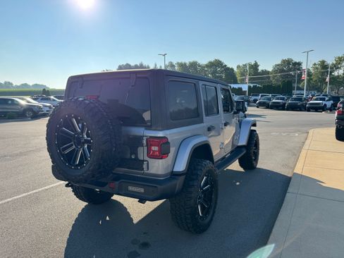 Used 2018 Jeep Wrangler Unlimited Sahara AWD/4WD image 8