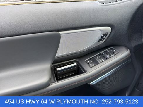 Used 2025 Ford Expedition Active AWD/4WD image 22