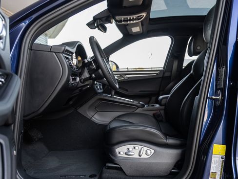 Certified 2026 Porsche Macan AWD/4WD image 25