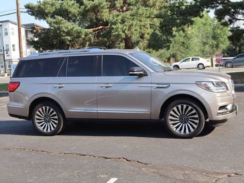 Used 2018 Lincoln Navigator Reserve w/ Technology Package AWD/4WD image 2