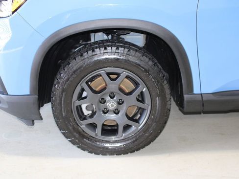 Certified 2025 Honda Pilot TrailSport image 6
