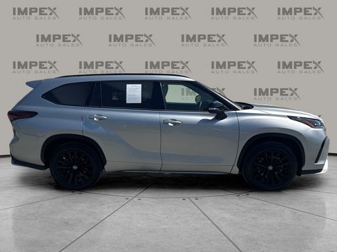Used 2025 Toyota Highlander Limited AWD/4WD image 6