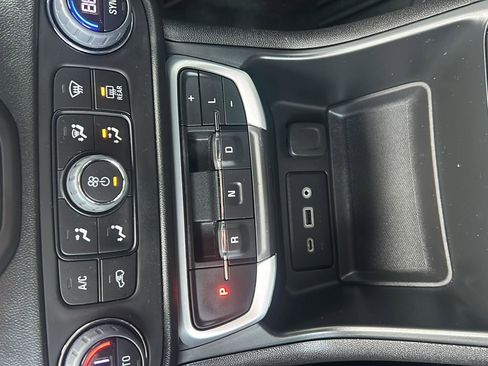 Used 2022 GMC Terrain SLE w/ Driver Convenience Package image 25