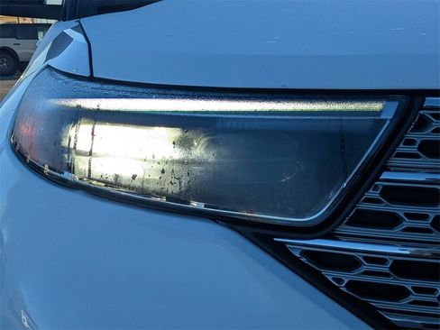 Used 2022 Ford Explorer Limited image 9