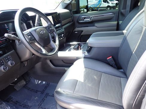 Used 2024 Chevrolet Silverado 2500 ZR2 w/ Technology Package AWD/4WD image 13