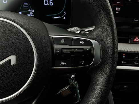 Used 2025 Kia Sportage LX image 32