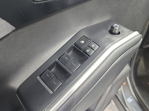 Used 2023 Toyota Highlander LE FWD image 19