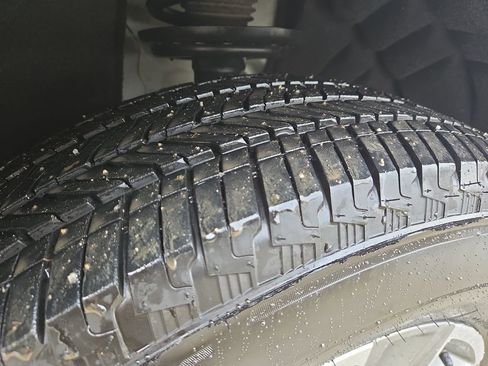 Used 2023 Chevrolet Traverse LT w/ LPO, Cargo Package image 11