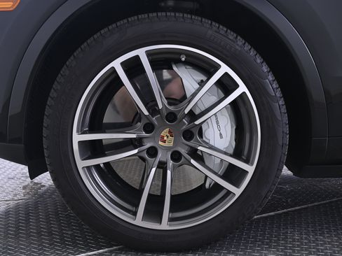 Used 2023 Porsche Cayenne Turbo AWD/4WD image 11