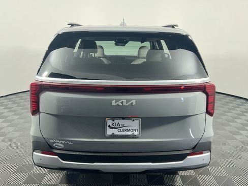 New 2026 Kia Carnival EX FWD image 3