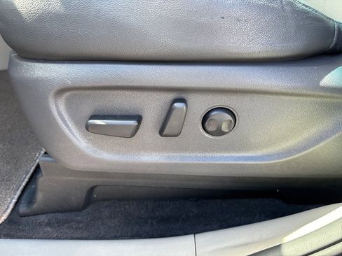 Used 2018 Kia Sedona LX w/ LX Essentials Premium Package FWD image 11