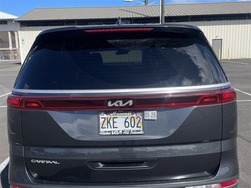 Used 2023 Kia Carnival LX image 7