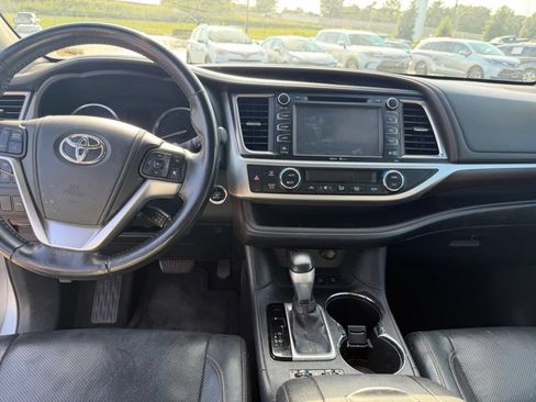 Used 2014 Toyota Highlander Limited AWD/4WD image 8