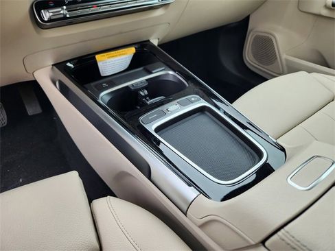 Certified 2025 Mercedes-Benz GLB 250 4MATIC image 22