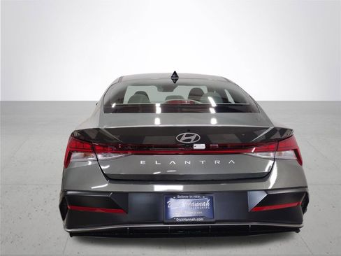 Used 2025 Hyundai Elantra SEL FWD image 12