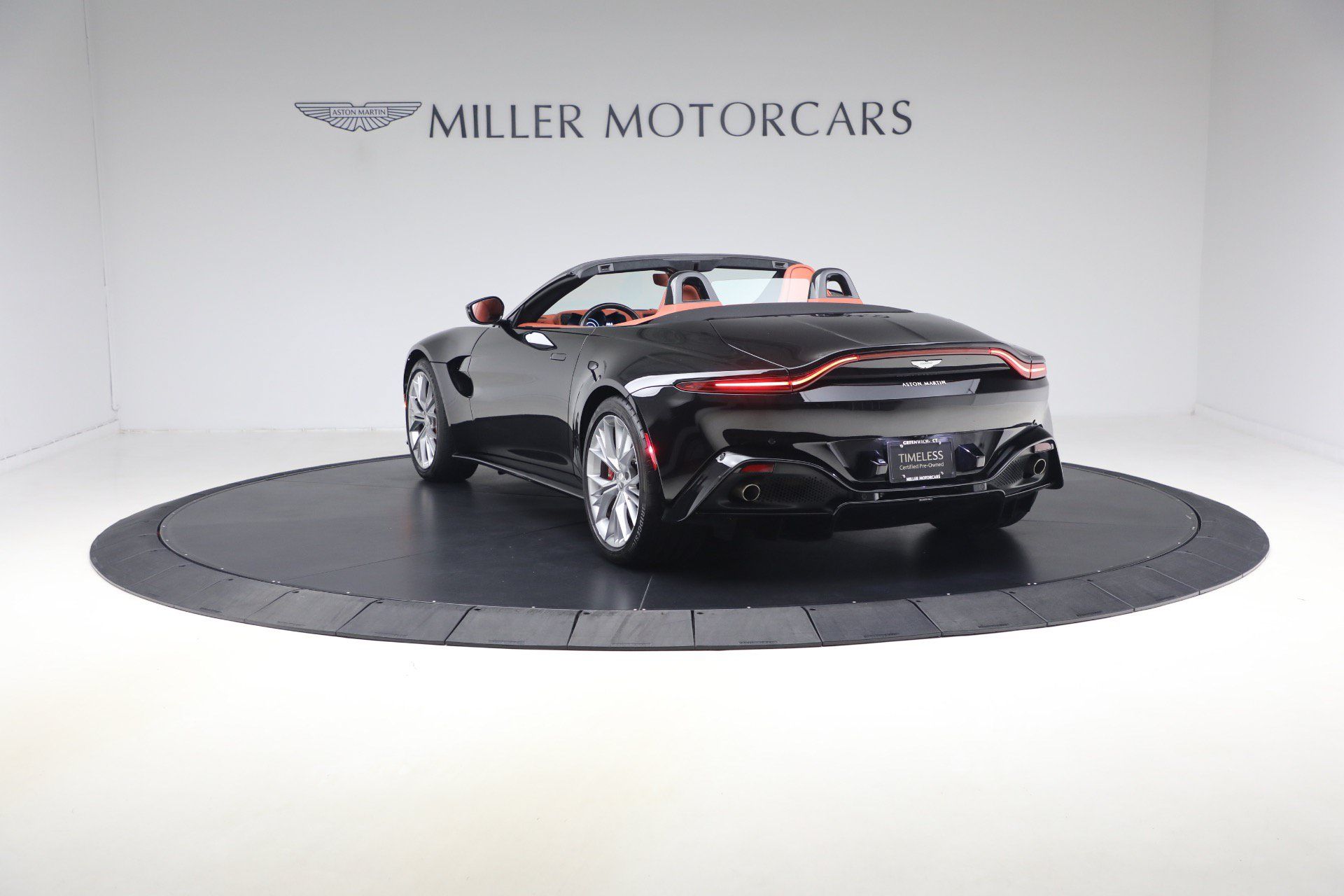 Used 2021 Aston Martin V8 Vantage Roadster RWD image 5