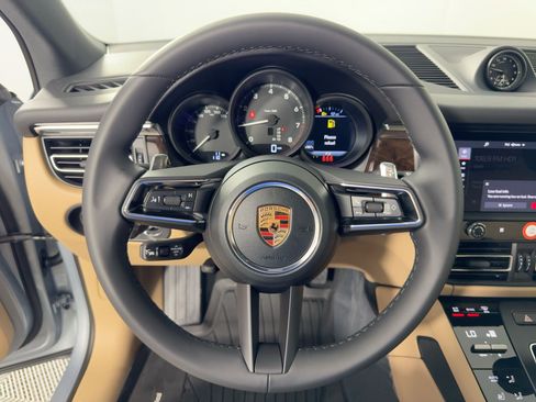 Certified 2026 Porsche Macan AWD/4WD image 19