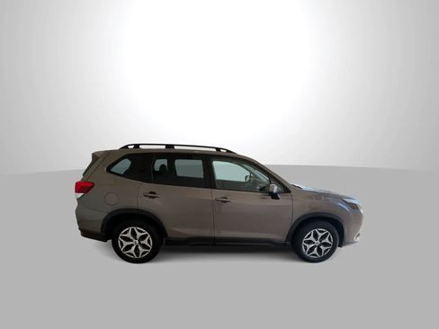 Used 2023 Subaru Forester Premium AWD/4WD image 9