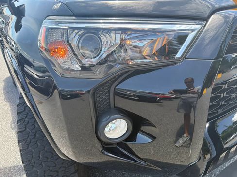 Used 2018 Toyota 4Runner SR5 Premium AWD/4WD image 13