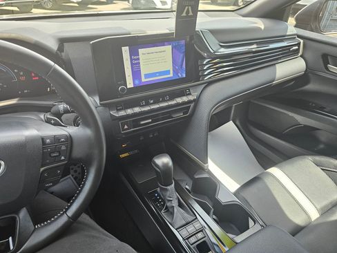 Used 2025 Toyota Camry SE w/ Convenience Package image 21