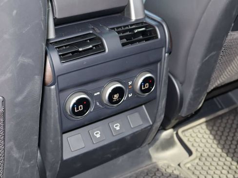 Used 2024 Land Rover Defender 130 X-Dynamic SE AWD/4WD image 19