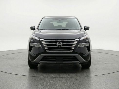 Used 2025 Nissan Rogue SV image 2