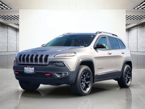 Used 2018 Jeep Cherokee Trailhawk w/ Comfort/Convenience Group AWD/4WD image 10