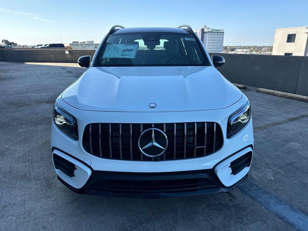 New 2025 Mercedes-Benz GLB 35 AMG 4MATIC image 2