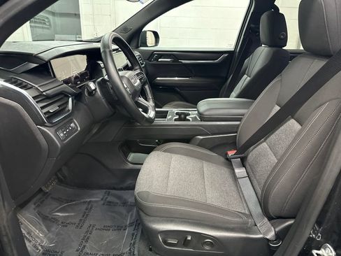 Used 2025 GMC Acadia Elevation AWD/4WD image 18
